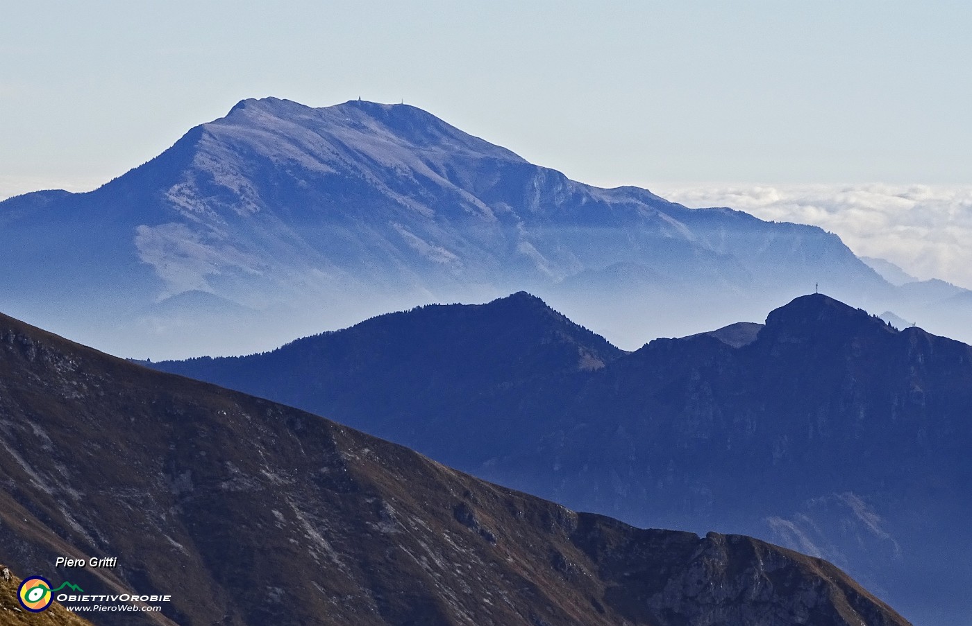 33 Zoom in Pizzo Formico e Monte Guglielmo.JPG -                                